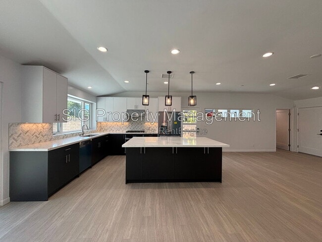 Photo - 2230 Sherwood Pl