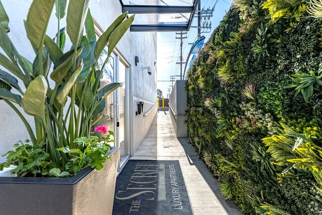 Building Photo - The Secret Rental