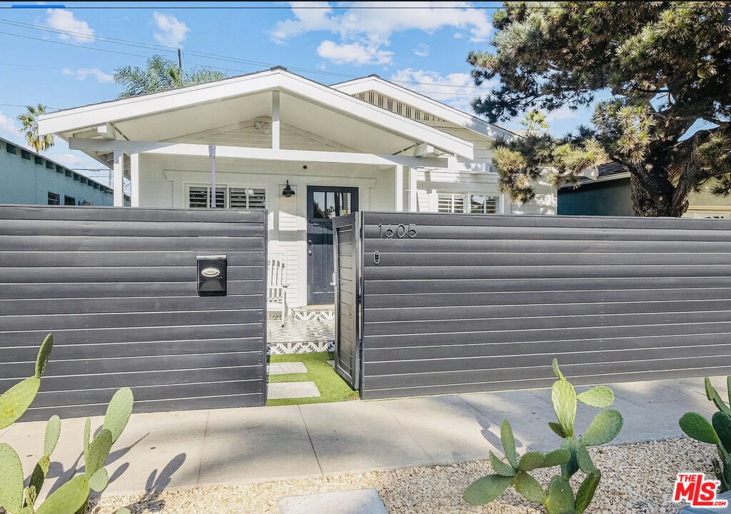 Photo - 1605 Cabrillo Ave