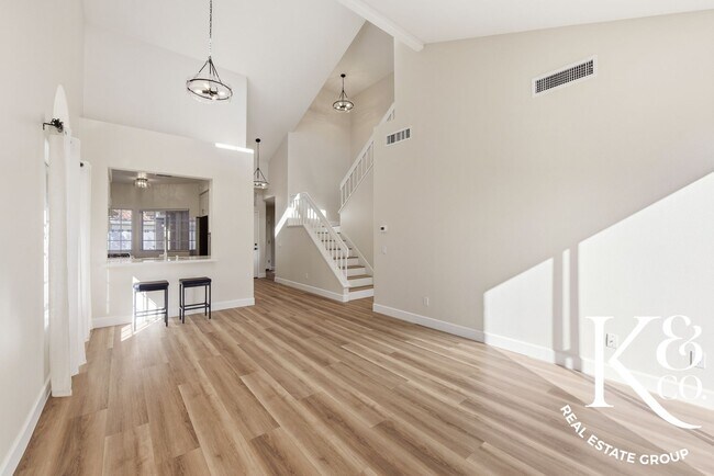 Photo - Relaxed Living in Oak Park with All the Up...