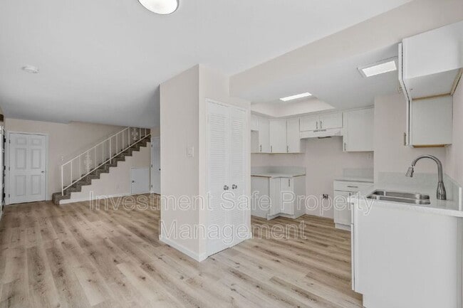 Photo - 455 Del Mar Ct Townhome