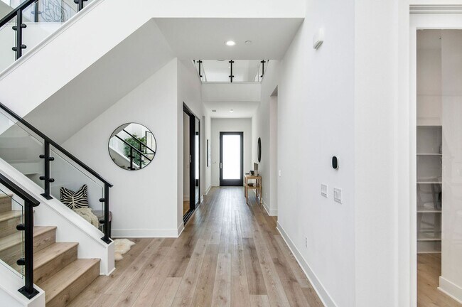 Photo - Fantastic 5 bed 4.5 bath with Pool in Porter Ranch !