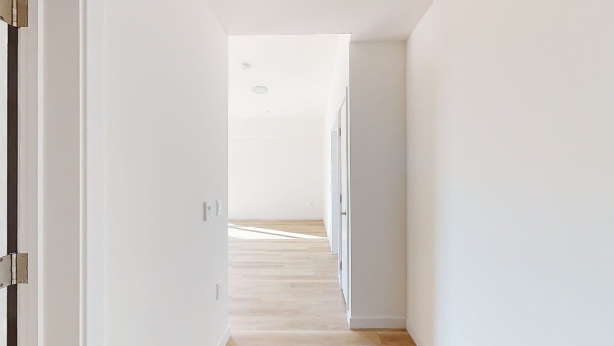 3D Tour - 2221 S Western