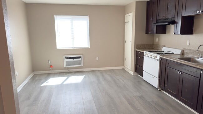 Photo - 253 E King St Unit A