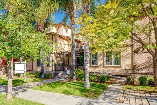 Photo - 345 W Loraine St