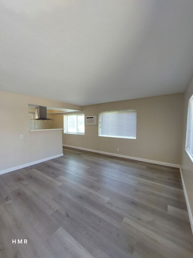Photo - 5386 Kingsley St