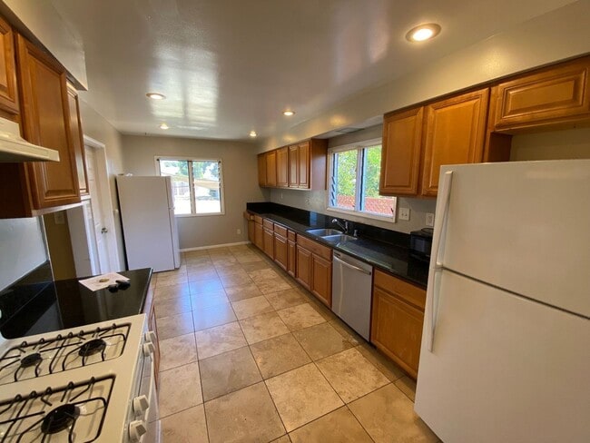 Photo - HUGE House! Big Yard! (Lease out, pending ...