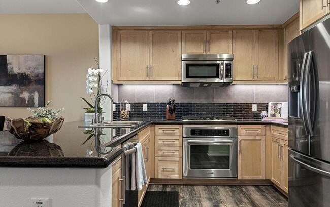 Photo - 931 E Walnut St Unit 209