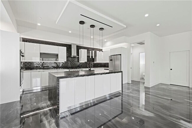 Photo - 15209 Cohasset St