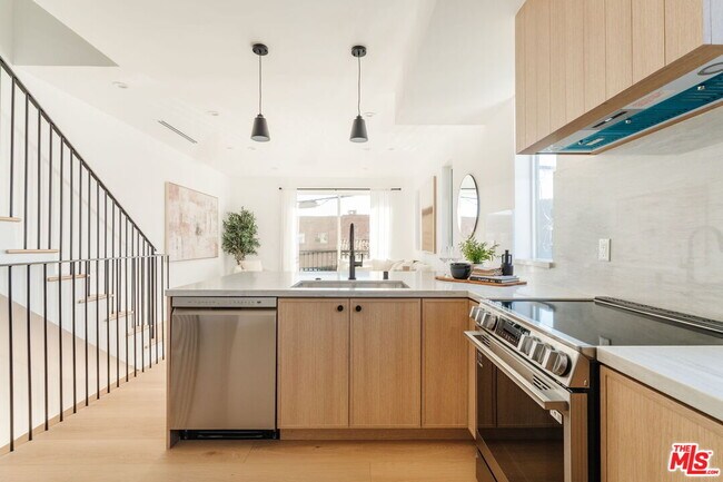 Photo - 6763 Lexington Ave