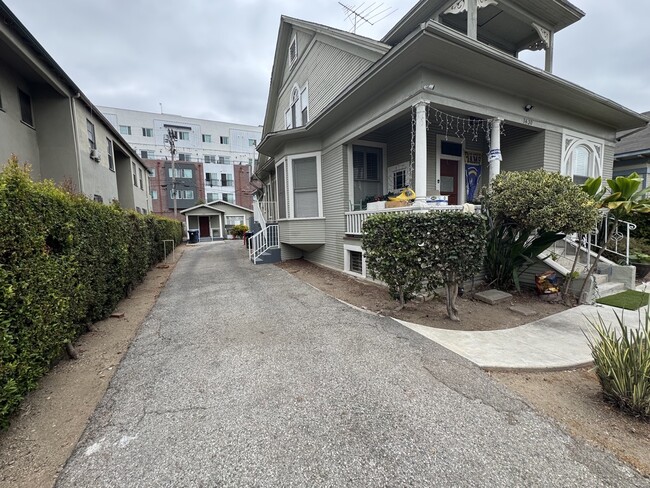 Photo - 1430 W 25th St Unit 1430