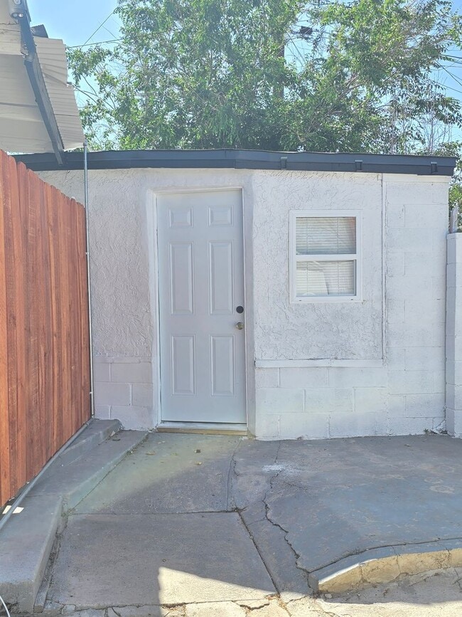 Building Photo - 44221 4th St E Unit 44221 4th St E ( Studio)