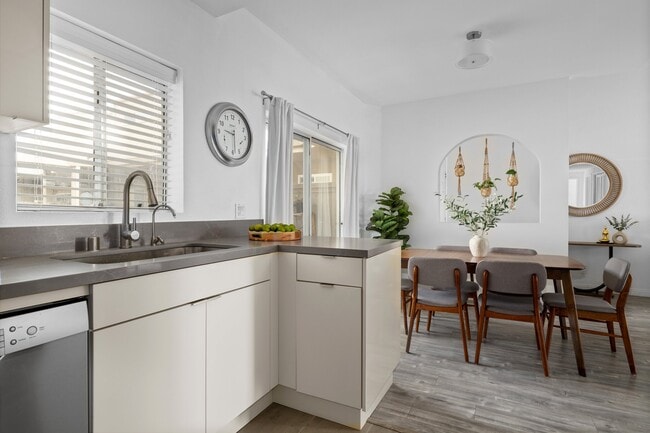 Photo - 4301 Fulton Ave Unit Apt 305