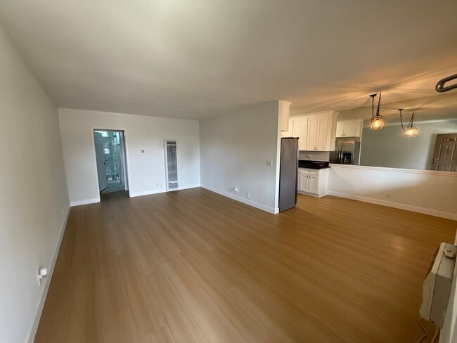 Photo - 3010 Montrose Ave Unit 29