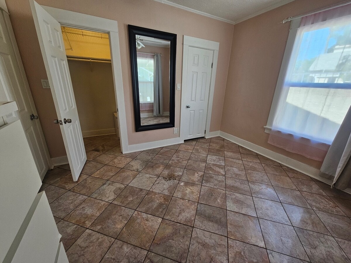 Photo - 1321 N Durant St