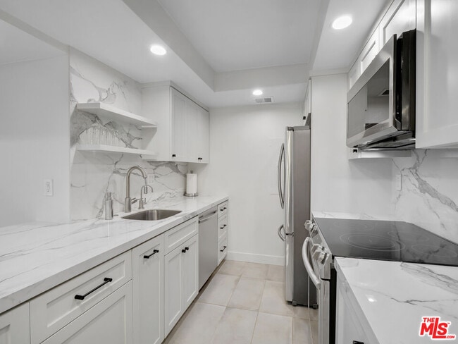 Photo - 1134 Alta Loma Rd Unit 203