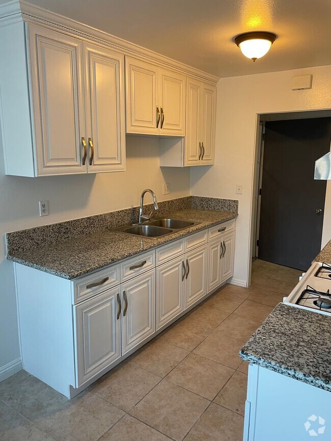 Building Photo - Newly Remodeled 2 BR Apartment in Baldwin ...
