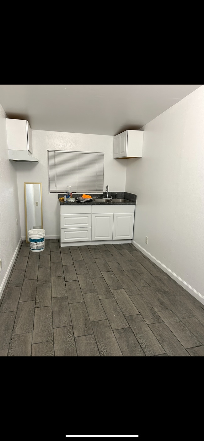 Kitchen. - 10962 Sampson Ave Unit Middle