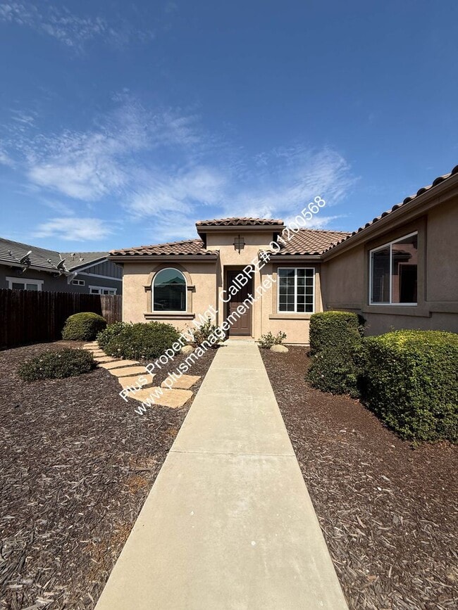 Photo - 305 Hampton Dr