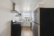 2BR, 1BA - 950SF - Kitchen - Hayworth Apartments