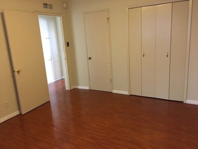 Building Photo - 8539 Saturn St Unit #4