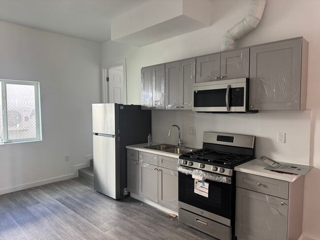 Photo - 307 E 81st St Unit 307 1/4