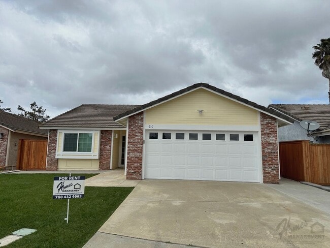 Building Photo - Homes Management - 3 Bed, 2 Bath House for Rent with Water/Trash Included