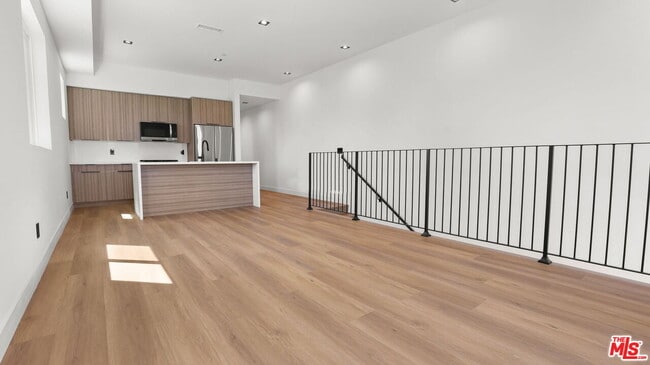 Building Photo - 10844 Peach Grove St Unit B