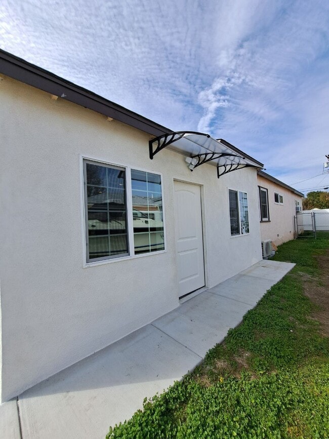 Photo - 19841 Kittridge St