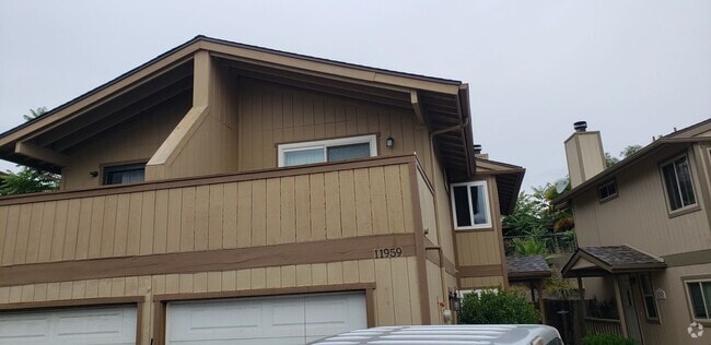 Building Photo - 3 Bed 2 Bath Townhouse in Lakeside