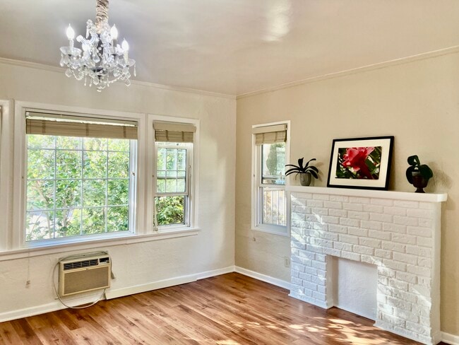 Photo - 432 S Oakhurst Dr