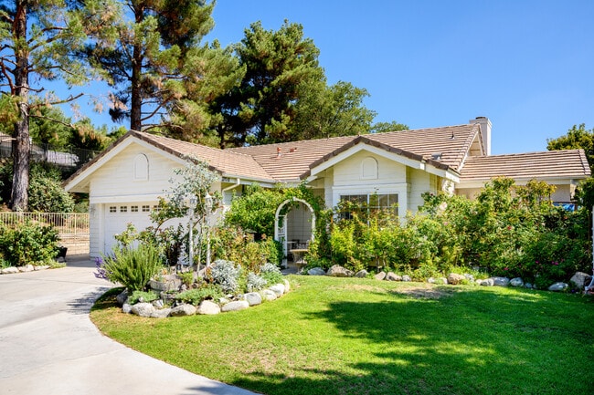 Building Photo - 27031 Benton Ct