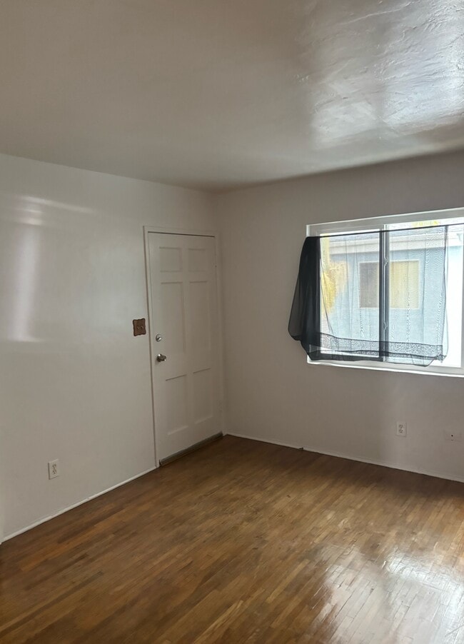 Building Photo - 4010-4016 Illinois Unit 4014 1/2