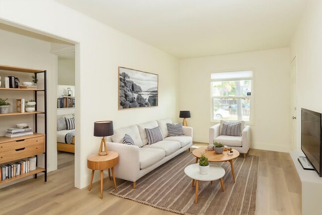 Building Photo - **REDUCED SECURITY DEPOSIT** Refreshed 2 Bed /1 Bath Pacific Beach Duplex Near the Ocean & Bay! Unit 4430