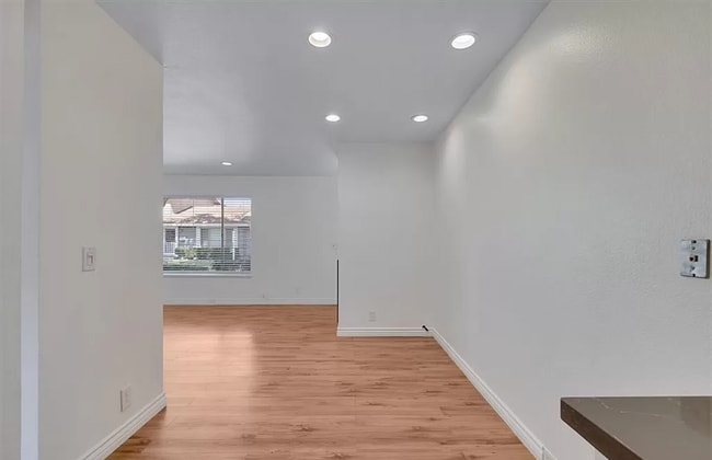 Photo - 19860 Claremont Ln