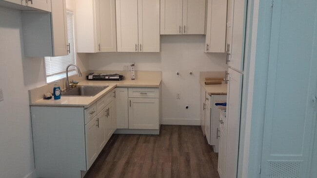 Photo - 712 1/2 W Redondo Beach Blvd Unit # 712 1/2