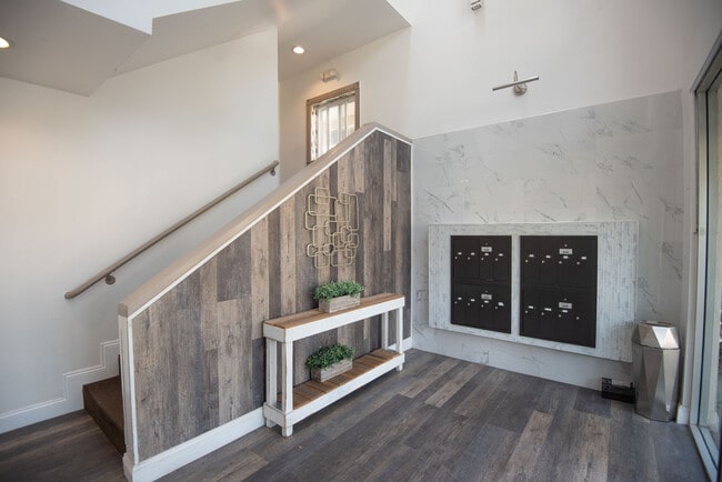 Photo - 10900 Blix St