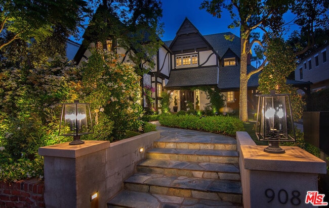 Photo - 908 Malcolm Ave