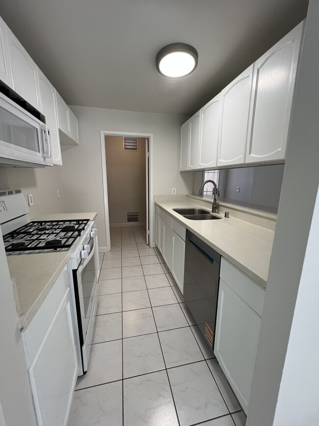 Photo - 18912 Valley Cir