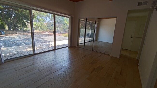 Large 6 Bedroom House Near SDSU! Large Bac... - Large 6 Bedroom House Near SDSU! Large Bac...