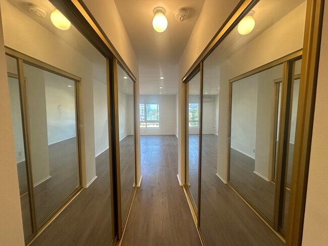 Photo - 5950 Buckingham Pky Unit 511