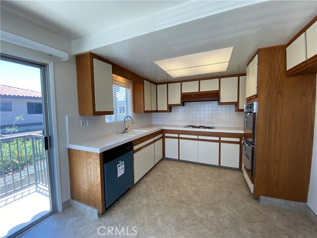 Photo - 551 W 40th St