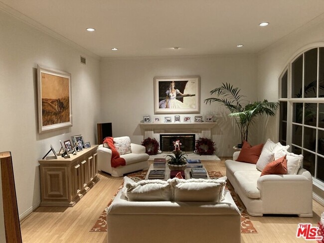 Photo - 898 N Bundy Dr