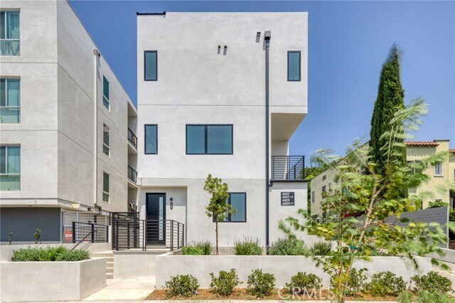 Photo - 4827 Oakwood Ave Townhome