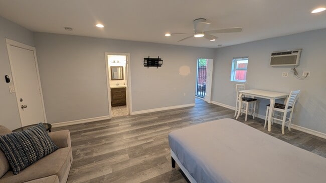Photo - 1324 Braddock St Unit Studio/Apartment