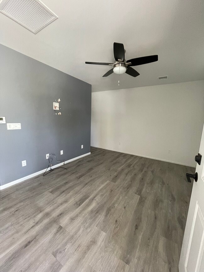 Photo - 703 W College St