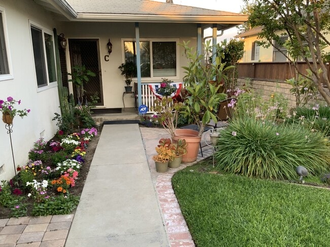 Building Photo - 1912 Jackson St Unit C