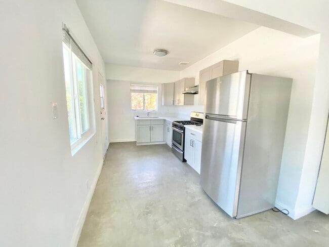 Photo - 2727 Phelps Ave Unit 2727 Phelps Ave  4