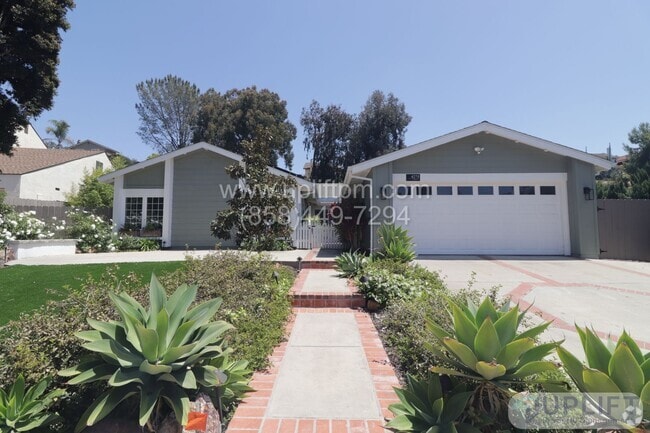 Building Photo - 4 BED 2 BATH HOME WITH SOLAR AND LARGE BAC...