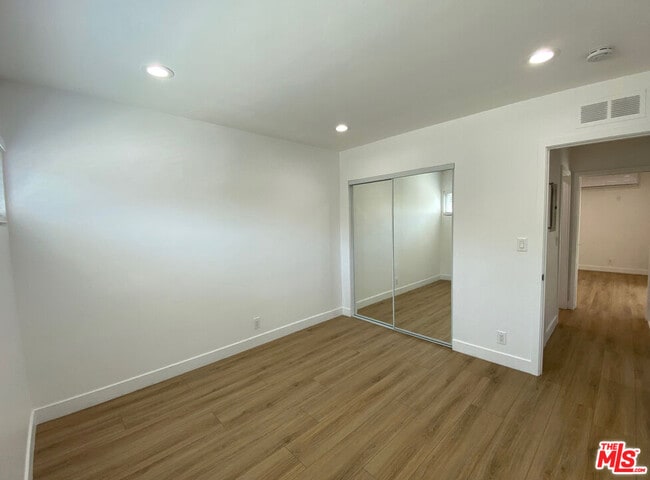 Photo - 1438 S Barrington Ave Unit 1